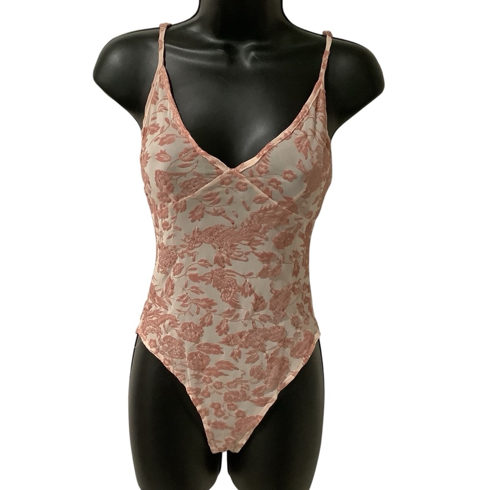 Forever 21 Floral Lace Body Suit in Pale Pink and Cream BRAND NEW Size S